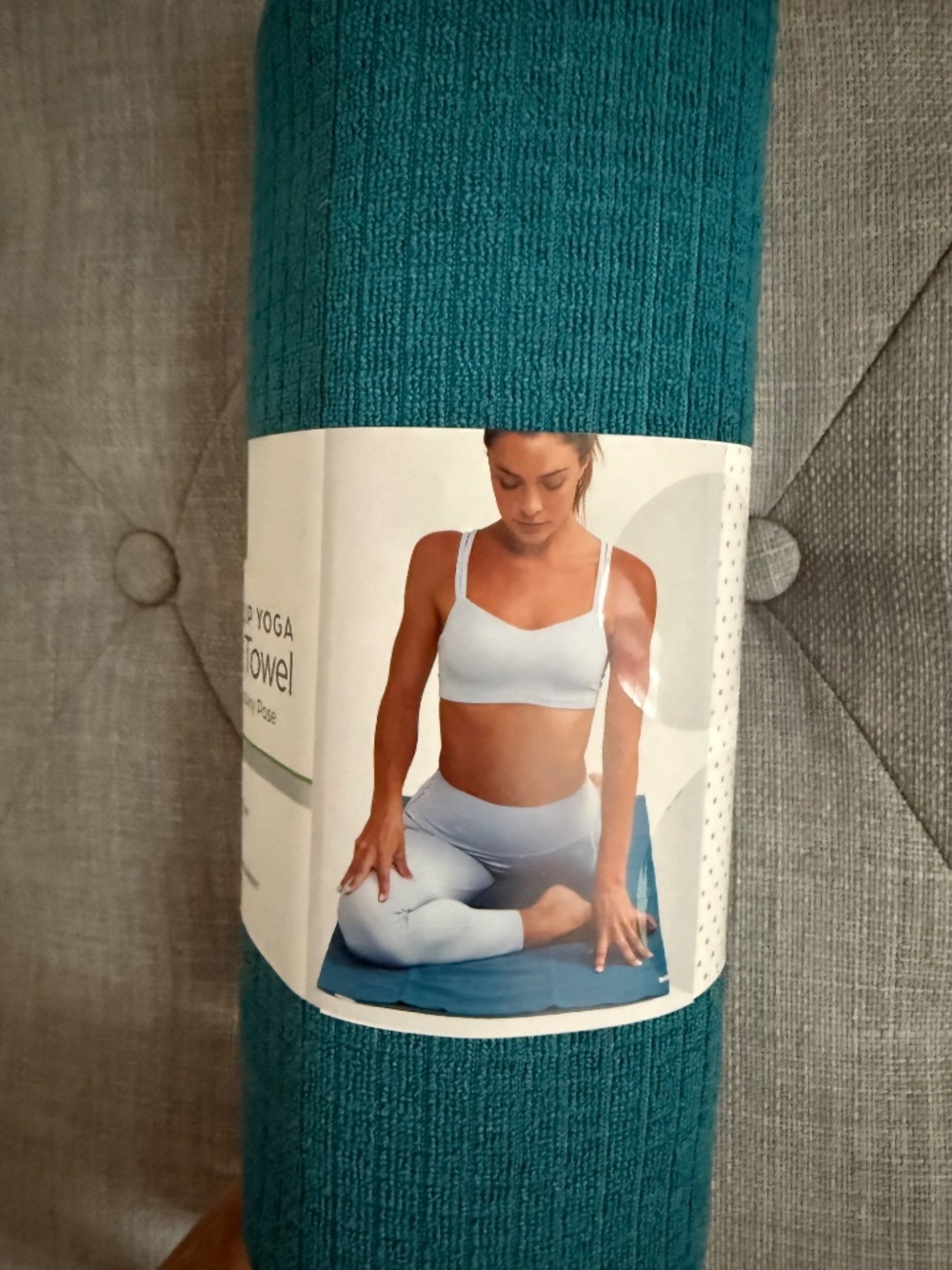 Gaiam No-Slip Yoga Mat Towel in Teal, NWT - Picture 4 of 5